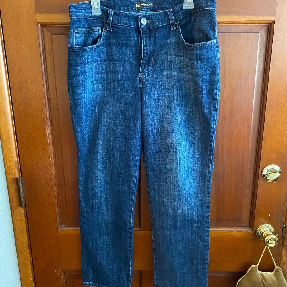 Womans Lee relaxed fit Straight leg mid rise jeans